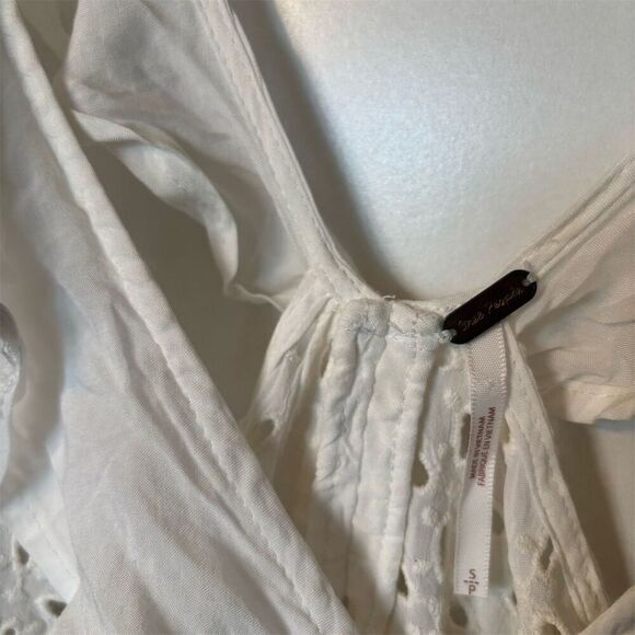 Free People Women's Ivory Eyelet Ruffle V-Neck Blouse Size Small - Picture 5 of 10